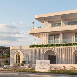 Nikiti में, होटल FOS Luxury Suites