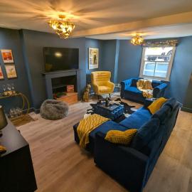 Spacious 2-Bed dog friendly flat with free parking in Cheltenham
