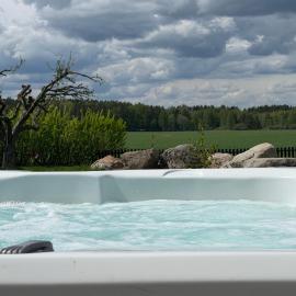 Swedish countryside jacuzzi and pool!, hotel a Uppsala