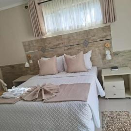 Skylodge Kadoma โรงแรมในKadoma