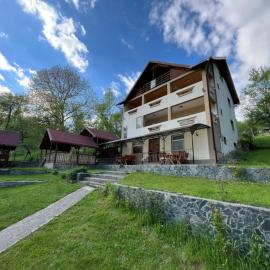 Poteca Ursului, hotell i Arefu