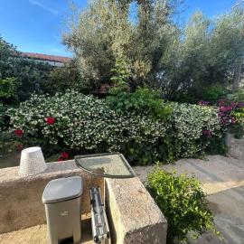 Heaven's yard, Hotel in Artemida