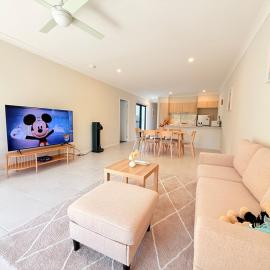 Pet Friendly &Amazing location bright new house