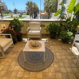 Appartamento con terrazza vista mare in stabile d'epoca