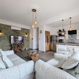 Chic apart with balcony, parking and great view