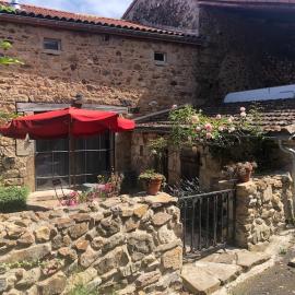 Loft à la campagne，Saint-Martin-dʼOllières的飯店