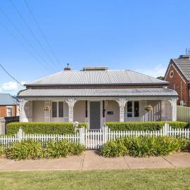 Fitzroy House beautifully appointed CBD home