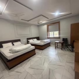 Seasons Resorts، فندق في جبلبور