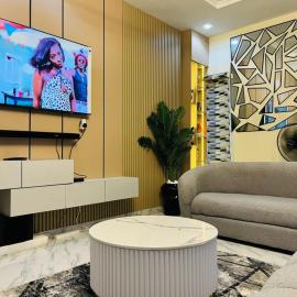 Stylish 2-Bedroom Duplex in Greenland Estate, Ajah, hotel a Iranla