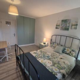 New Double room beside tramline, hotel a Citywest
