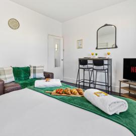 Nile - Cosy Studio Apartment by Traboule Properties Ltd, hotel din Warrington