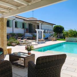La Cuccuvascia pool house by LoveSud