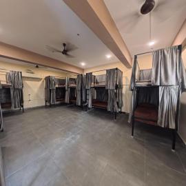 Sev-N Dorms AC Backpacker Hostel Near Girivalam, hotel in Tiruvannāmalai
