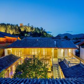 Yuezhu Xuan Zen Boutique Resort Lijiang Ancient Town,Naxi courtyard Near Mu's Palace and Zhongyi Market and Sifang St,English Host and Travel Assistant,Free Airport Pickup for 3 nights and Luggage Service,Daily Western and Chinese Breakfast