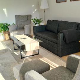 Centrally-located apartment next to shopping center & Metro