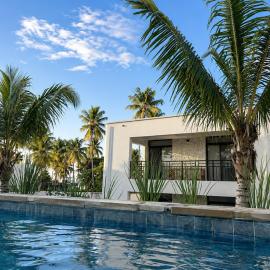 Alara Escapes 3BR Beachfront Apartment, хотел в Буейю
