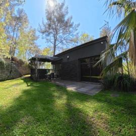 maison indépendante dans propriété sécurisée, hotelli kohteessa Opio