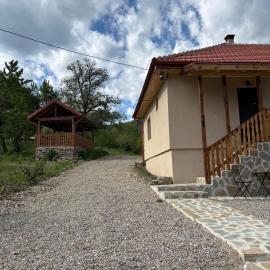 Casa dintre munti, hotel a Bozioru