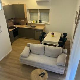 NEW Sunny Apartment with Terrace, hotel en Split
