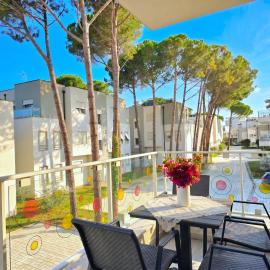 Sunny Beach Apartments 202, hotel in Lalzit Bay
