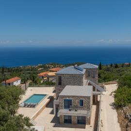 Royal Majestic Residences with Pool & Sea View, North Zakynthos, by TK Premium Stays, hotell i Skinária