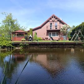 Domek nad stawem z balią i sauną, khách sạn ở Sulęczyno