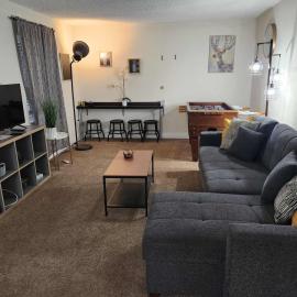 Beautiful 2-Bedroom Condo Near Universal and other Orlando Attractions, King Bed & Wi-Fi, ξενοδοχείο στο Ορλάντο