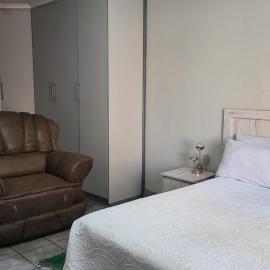 Emakhonkosi Guest House Witbank, готель у місті Вітбанк