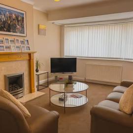 Elegant & Cozy 2 Bed End Terraced Stay