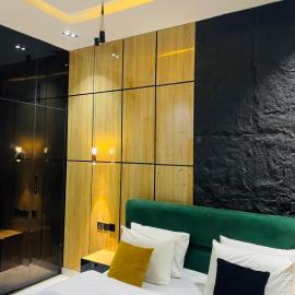 J&E luxury Apartment and lounge limited, hotell Warris
