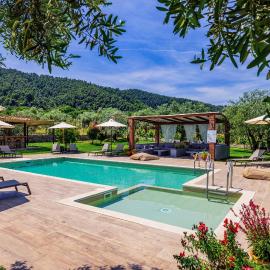 Mediterraneo Luxury Suites Halkidiki، فندق في فوروفورو