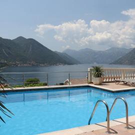 Kotor Dobrota 3 bed apartment with pool