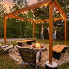 Family Cabin with Hot Tub, Theater, Game Room, Wifi, & Sauna, hotel u gradu Seviervil