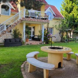 Liget Nyaralóház és Apartman Liget, hotel in Szilvásvárad
