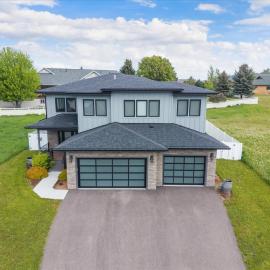 Family Riverhouse with Hot Tub, hotel in Columbia Falls
