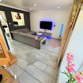 Maison 6pers,3 chambres, Clim,terrasse, jardin, Park, hotelli kohteessa Tarbes