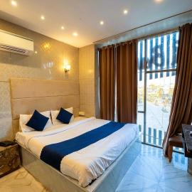 Hotel Velvet Dreams Inn & Banquet, hotel v destinácii Kharar