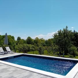 Spa & Pool Holiday House - Šumska vila, hotel in Nova Kapela