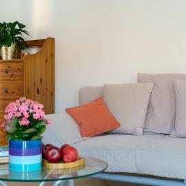 Cozy 1 bd a stone throw from sea, hotel in Donji Stoliv