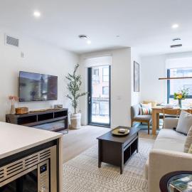 Beuts Hygge House - Charming One-Bedroom Condo โรงแรมในเรเวลสโตก