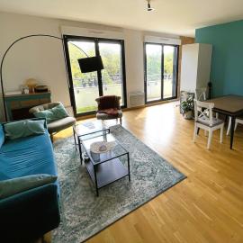 2 bedroom apartment, close to downtown & train station, hotel din Orléans