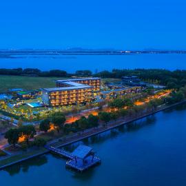 Viesnīca Hotel Indigo Suzhou Yangcheng Lake by IHG pilsētā Sudžou