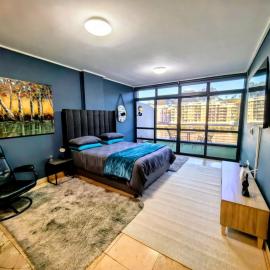 Tranquil Executive Apartment with Lake Views in Cape Town