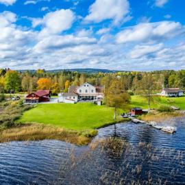 Udden Retreat-Bed & Breakfast, hotel u gradu Skinnskatteberg