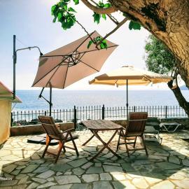 Seafront Villa, Fay