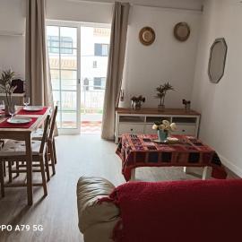 Newly Renovated Apartment Near Faro Airport-B, hotel em FAO
