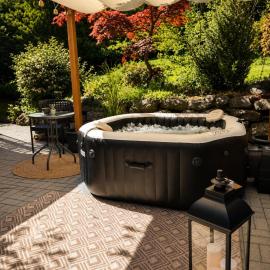 Wellspace Forest Retreat, hotel in Karlovy Vary