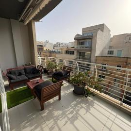 Grand Residence 3-Bedroom Spacious Premium Central Apartment, hotel in Is-Swieqi