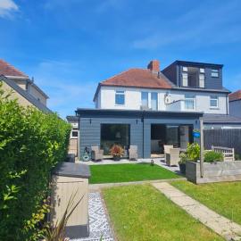 Viesnīca Large spacious home, great location, near transport links pilsētā Rogerstone