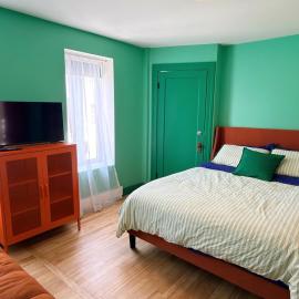 Cozy Colorful Condo - near Old Québec - parking, hotel em Cidade de Quebec